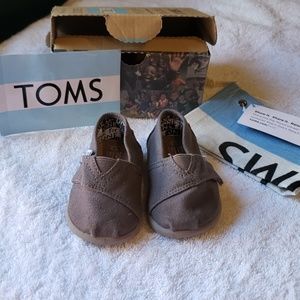 LIKE NEW Tiny Tom's Classic's